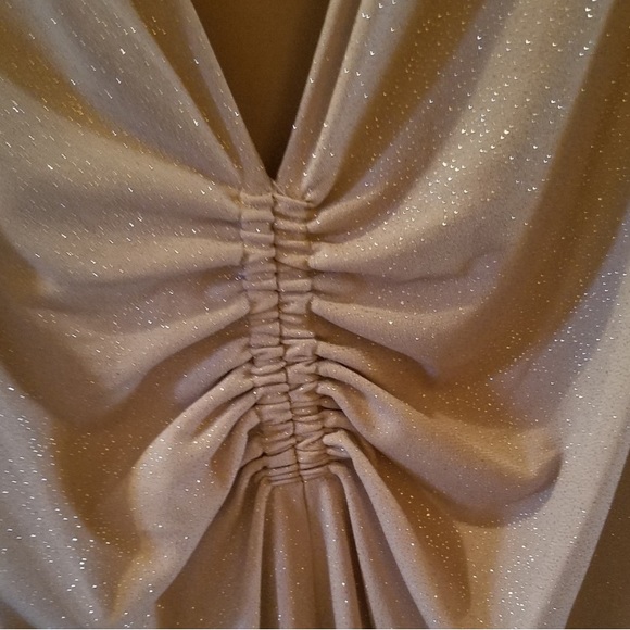 Vince Camuto Long Sleeve Gold Shimmer. - Picture 9 of 9